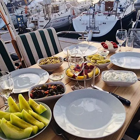 Hotel na wodzie Yat Isletmeciligi Çeşme