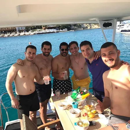 Hotel na wodzie Yat Isletmeciligi Çeşme
