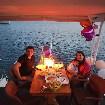 Hotel na wodzie Yat Isletmeciligi Çeşme